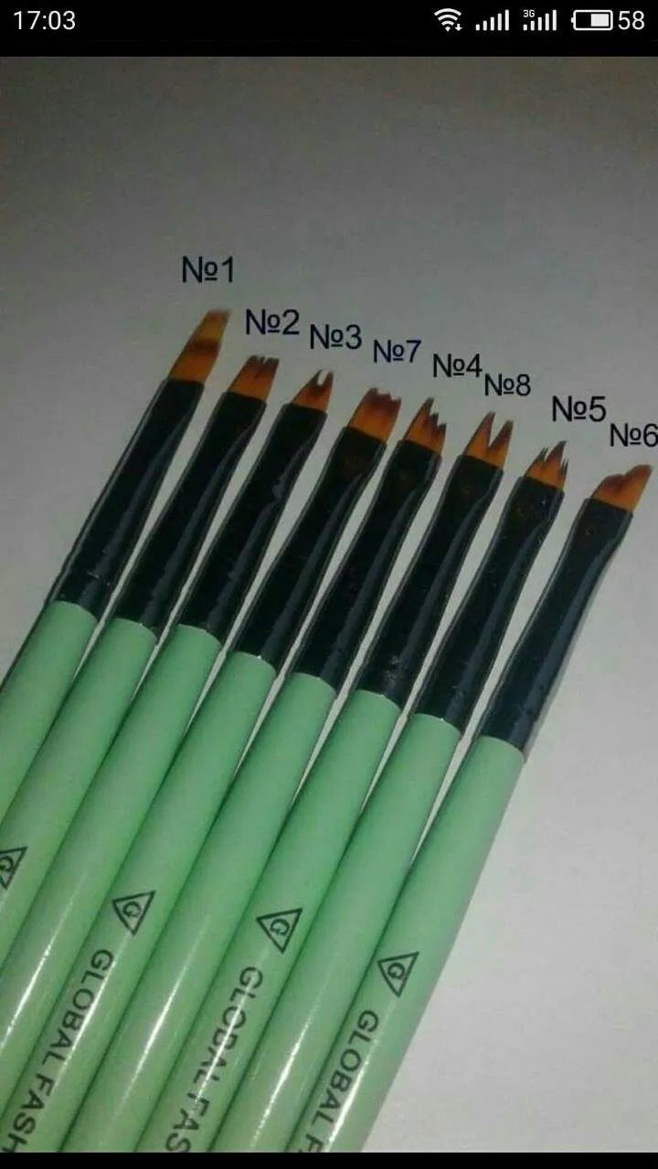 Set mit Pinseln für Nageldesign 7st.