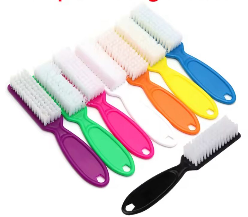 Hand- und Nagelbürste (zufällige Farbe)